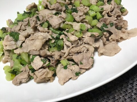 味付けはシンプルに！大根の葉と豚肉の炒め物❗️